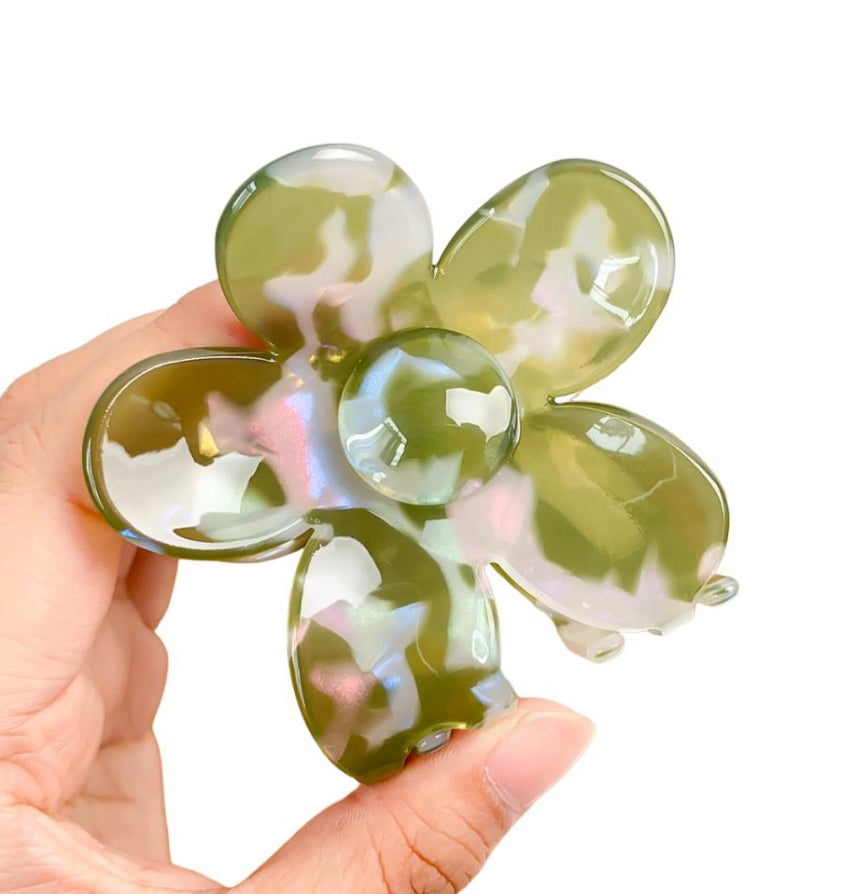 Large Daisy Claw Clip