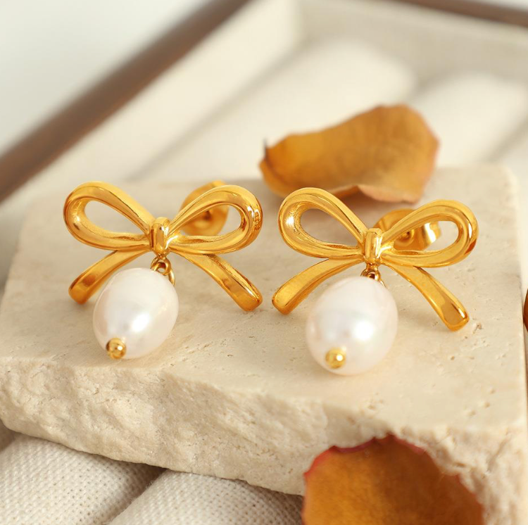 Pearl Bow Earring