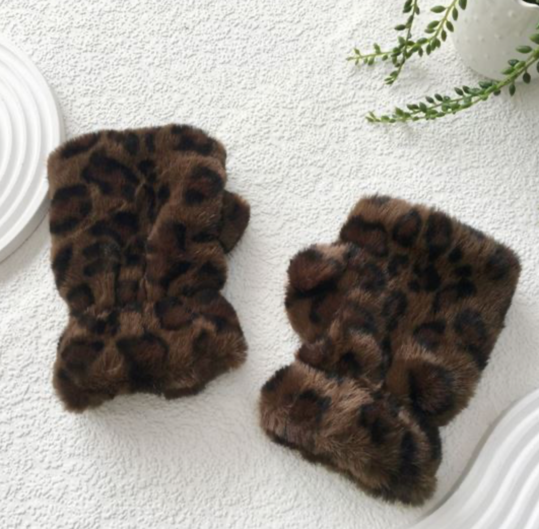 Leopard Faux Fur Mittens