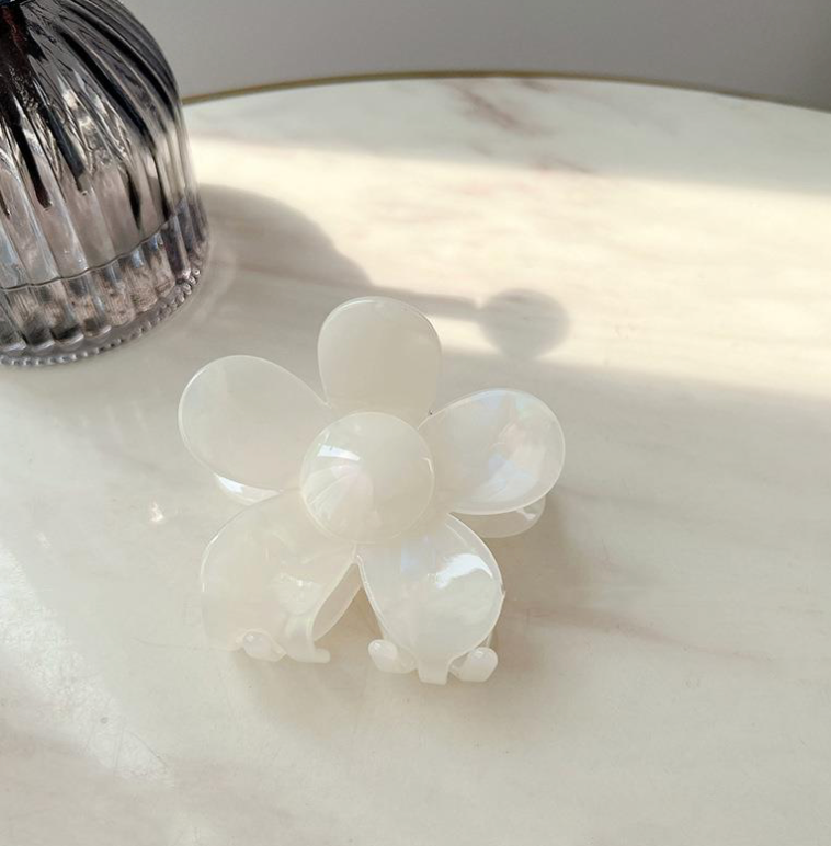 Large Daisy Claw Clip