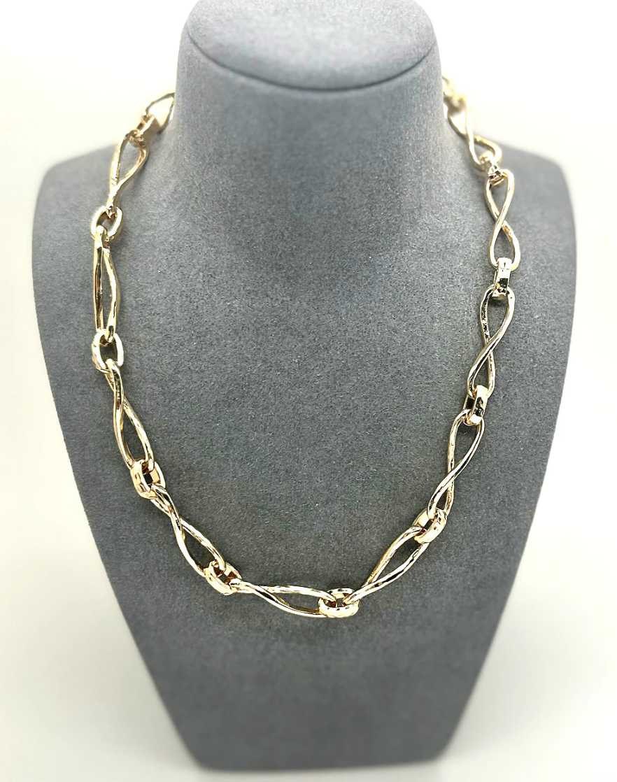 Unique Twist Link Necklace