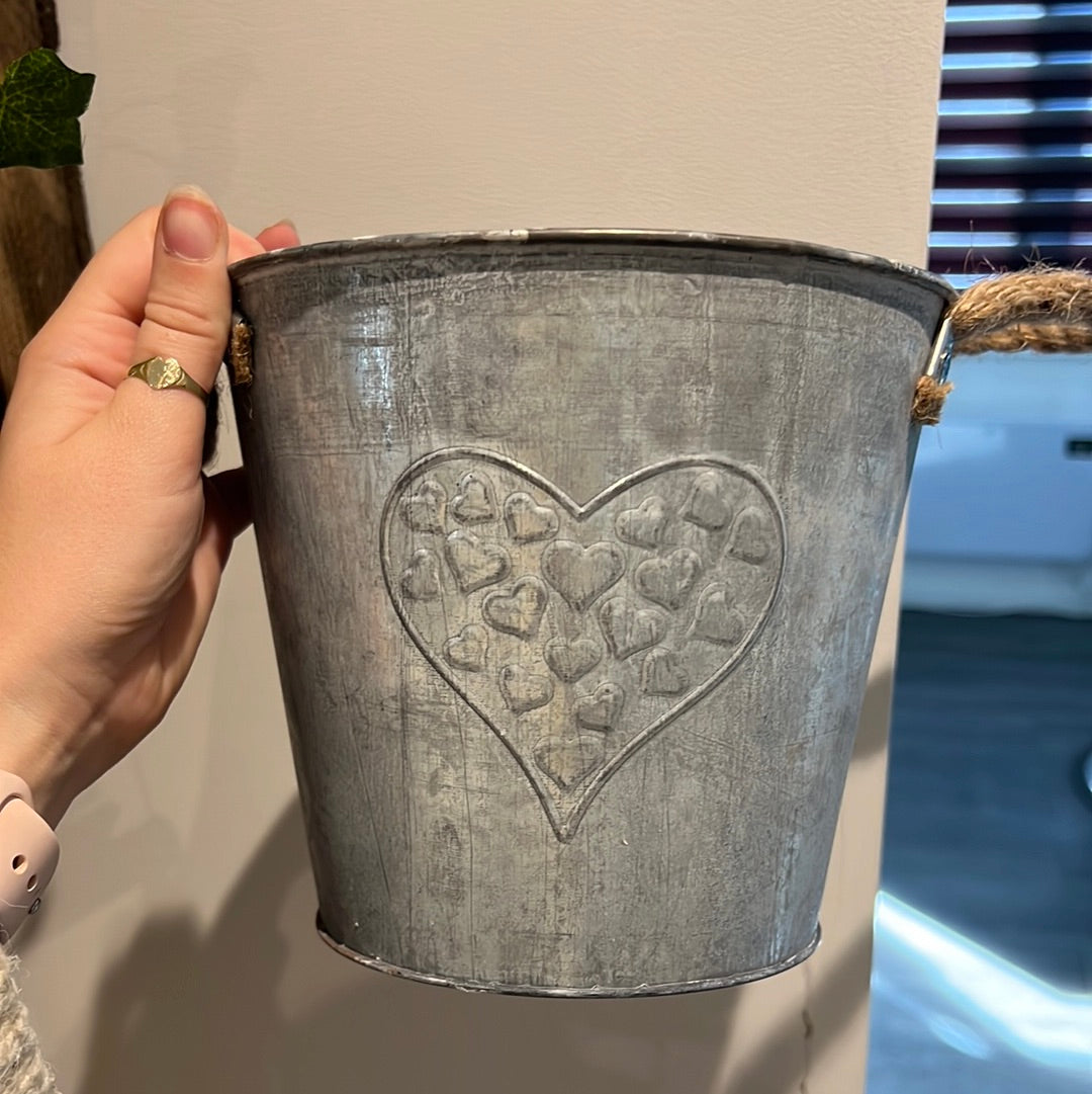 Zinc heart pot