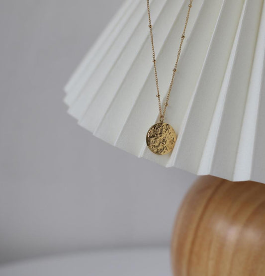 Textured pendant necklace