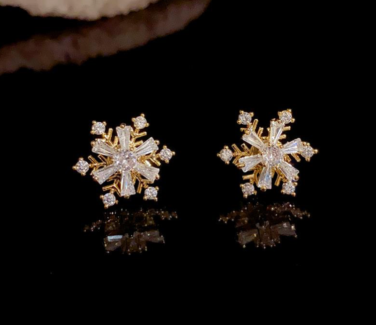 Spinning Cubic Zirconia snowflake earring