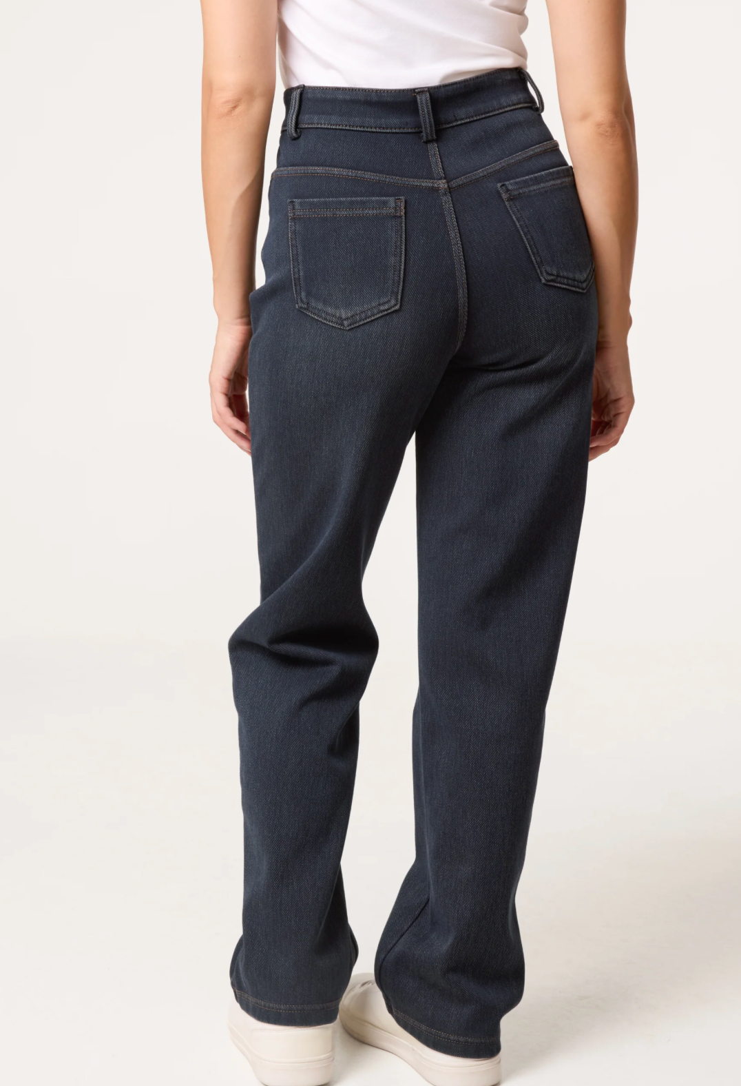 Essential Straight leg Jeans