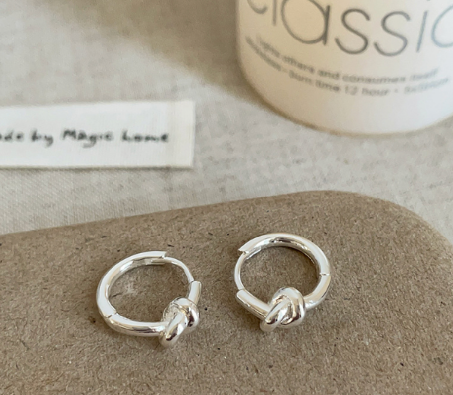 Knot Detail Huggie
